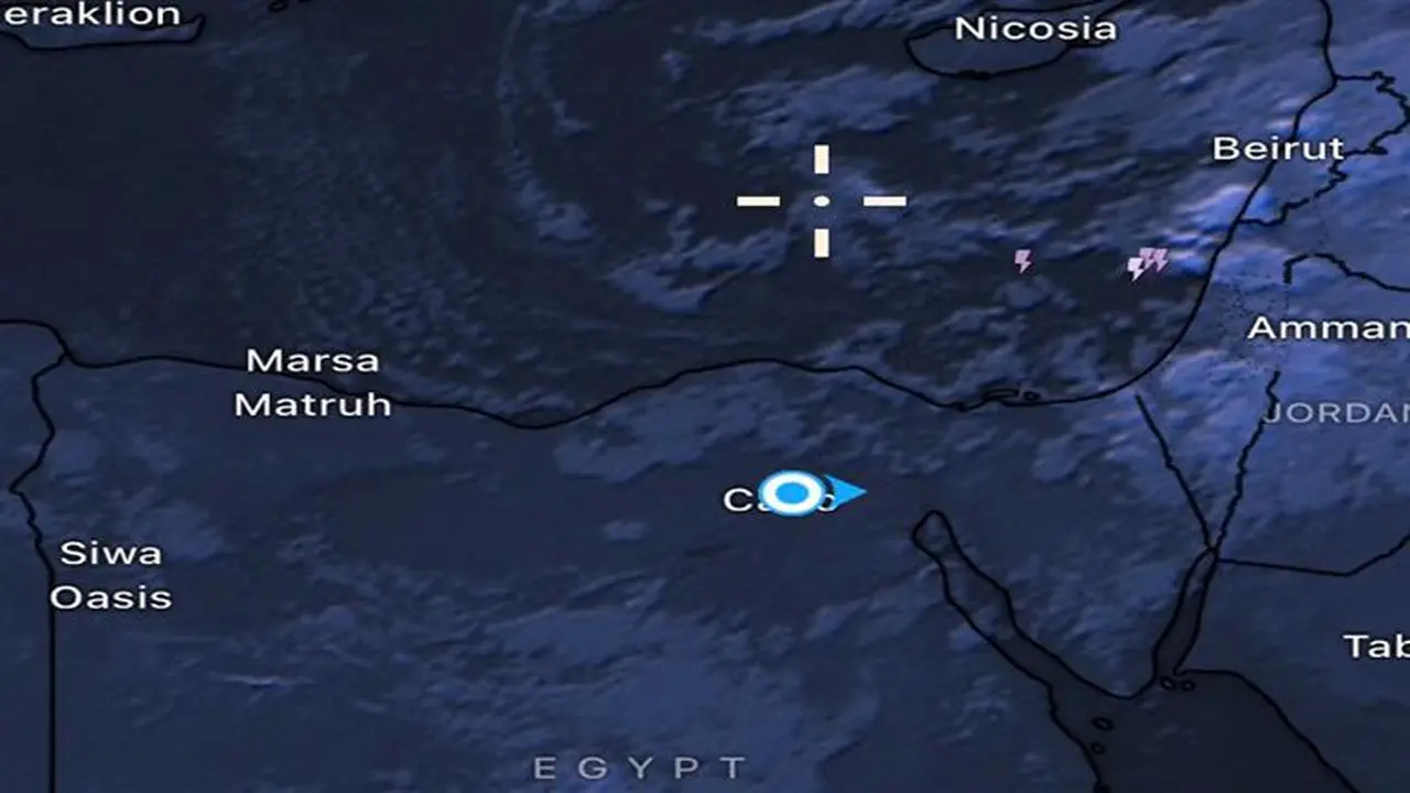 توقعات الأمطار الغزيرة والسيول تسيطر على عدة مناطق مع تجمع سحب كثيفة